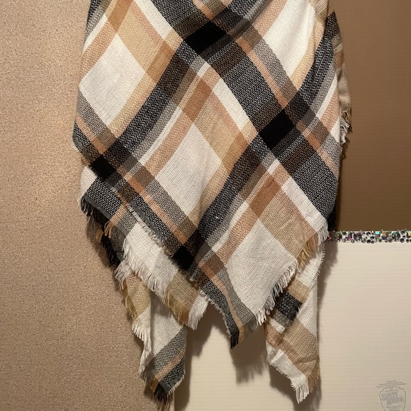 NWT plaid toggle wrap - Picture 7 of 7